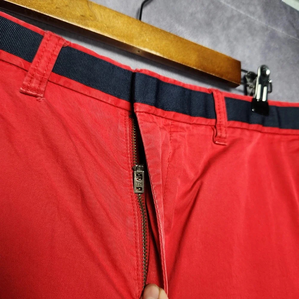 Tommy Hilfiger Mens Red Chino Shorts Navy Ribbon Trim Size 36 Flat Front Cotton